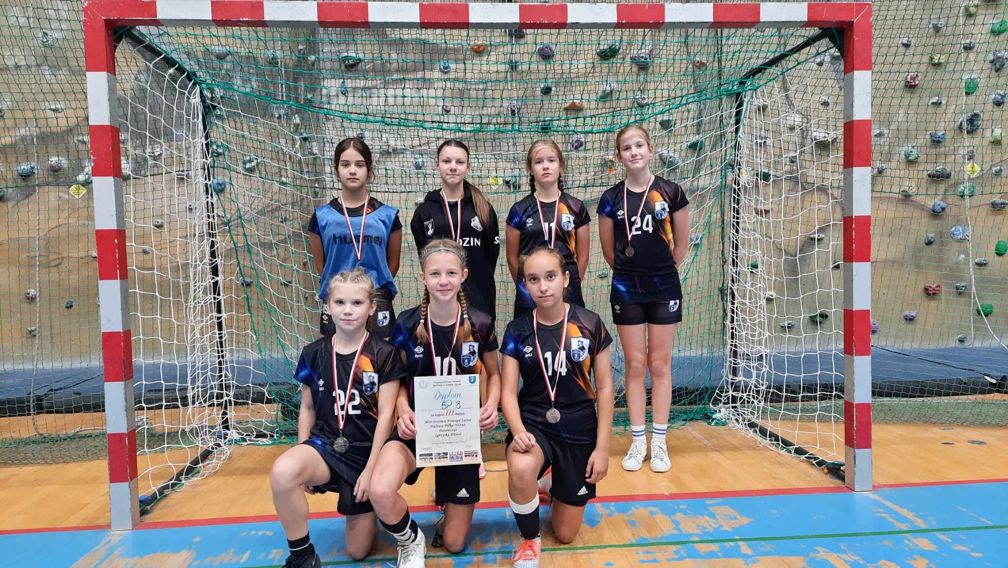 Read more about the article Mistrzostwa Nowego Sącza w Halowej Piłce Nożnej Dziewcząt