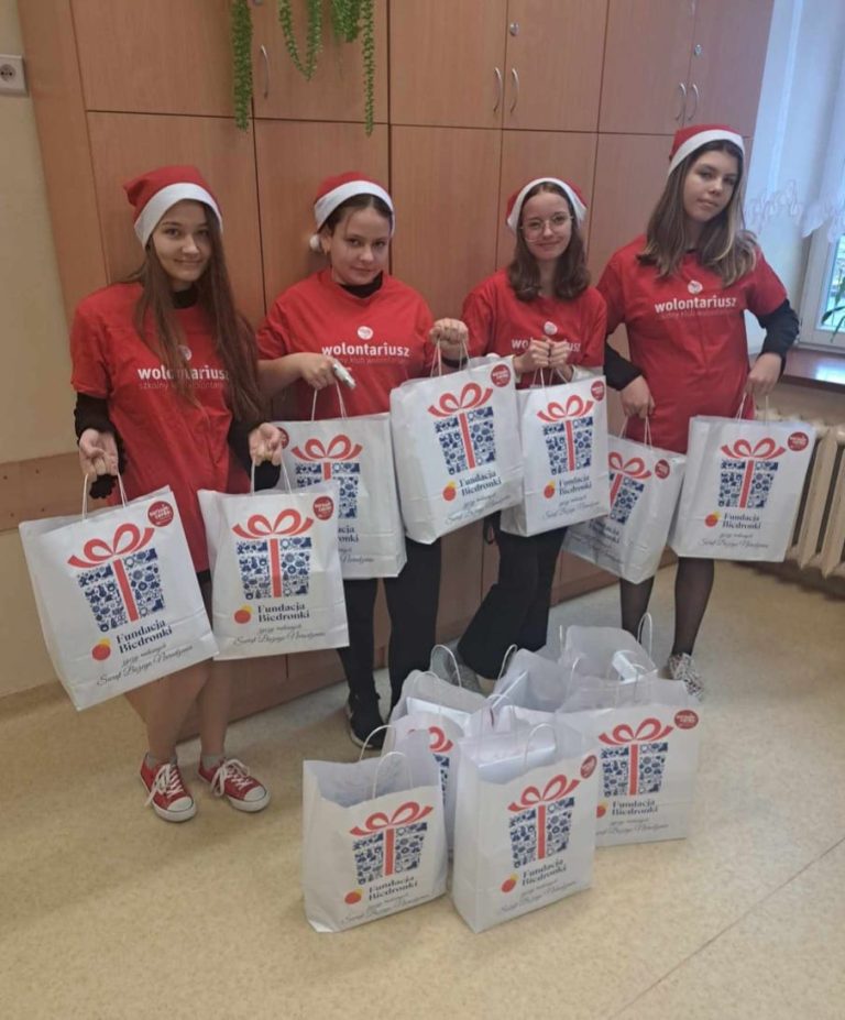 Read more about the article Szkolne Koło Wolontariatu ma pełne ręce roboty