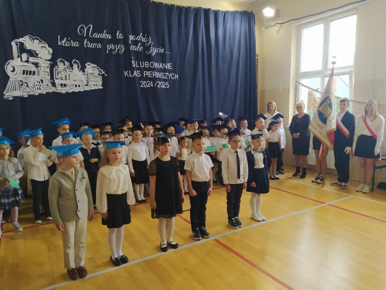 Read more about the article Ślubowanie klas pierwszych