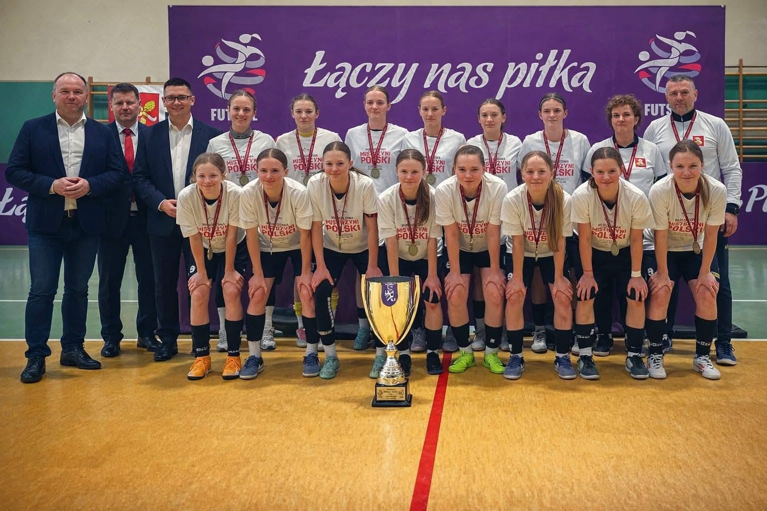 Read more about the article Zwycięstwo w Młodzieżowych Mistrzostwach polski U-15 w futsalu kobiet