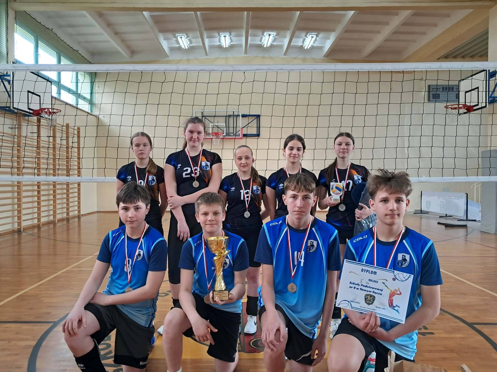 Read more about the article Turniej Mikstów dla klas 7-8 w Piłce Siatkowej